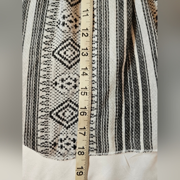 NWT Elan Womens Black & White Design Off The Shoulder Short Sleeve Top Size Med - Picture 9 of 10